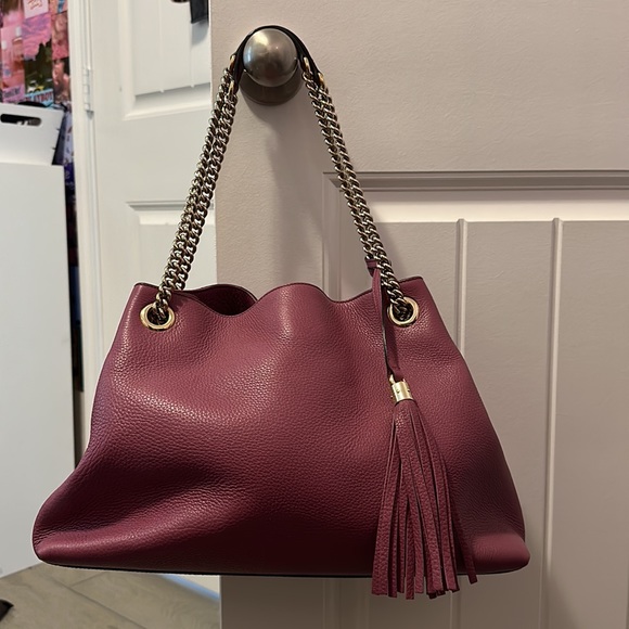 Selling this authentic Gucci handbag - Picture 2 of 3